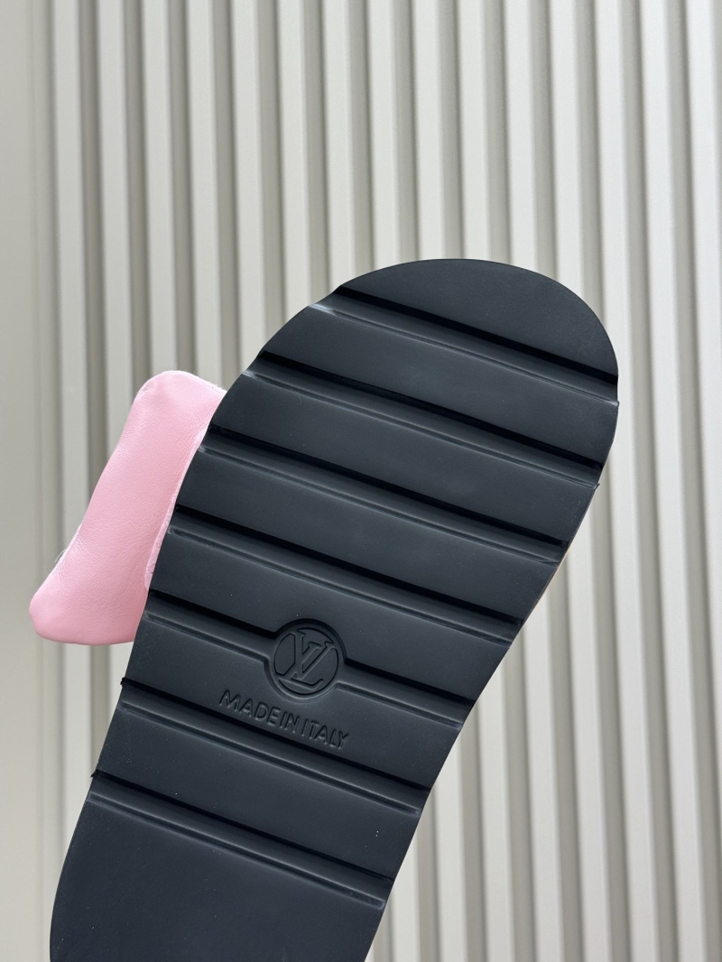 l0vis Vvtt0n slippers